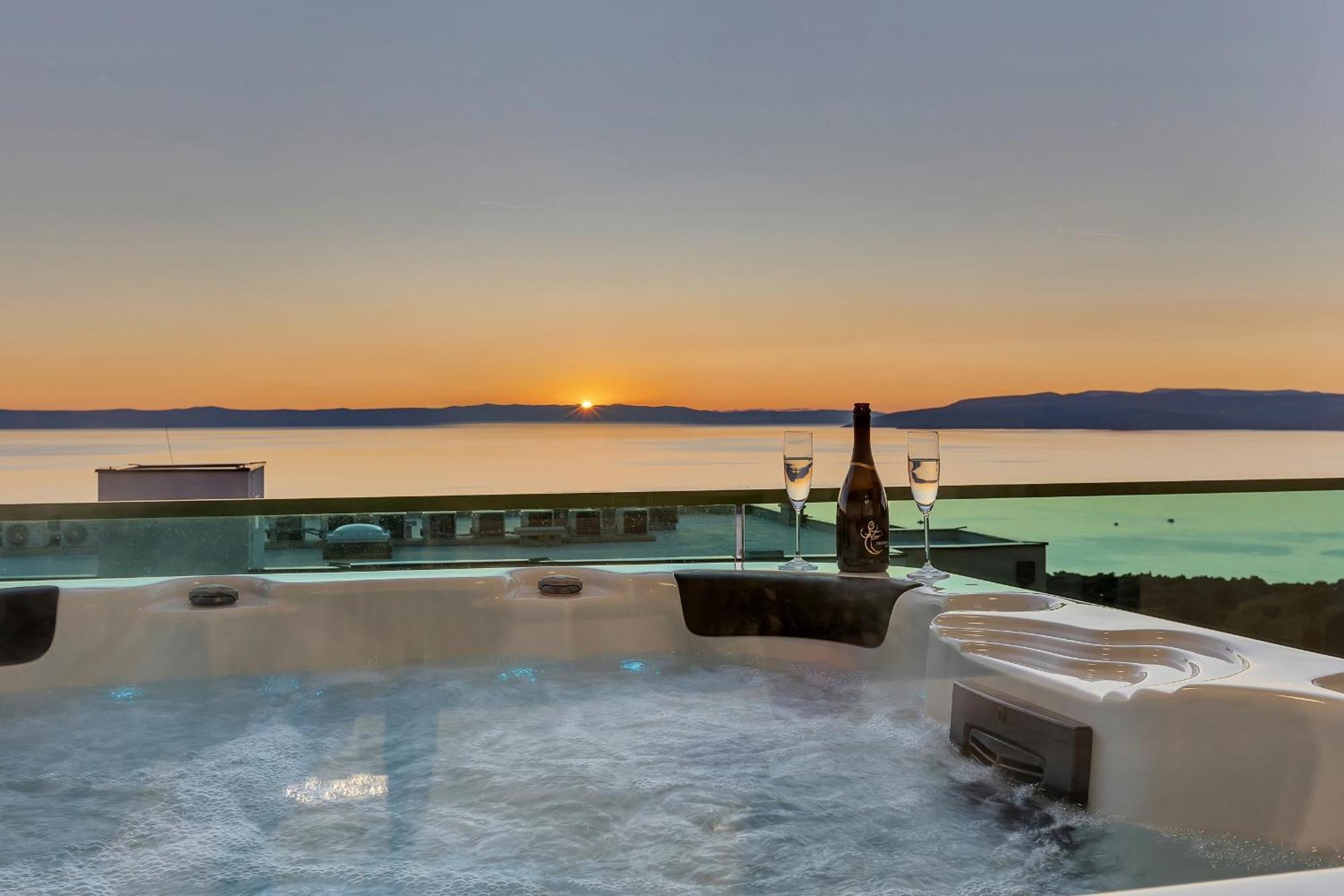 Exclusive Penthouse Big Blue With Private Jacuzzi Apartment Makarska Exterior photo