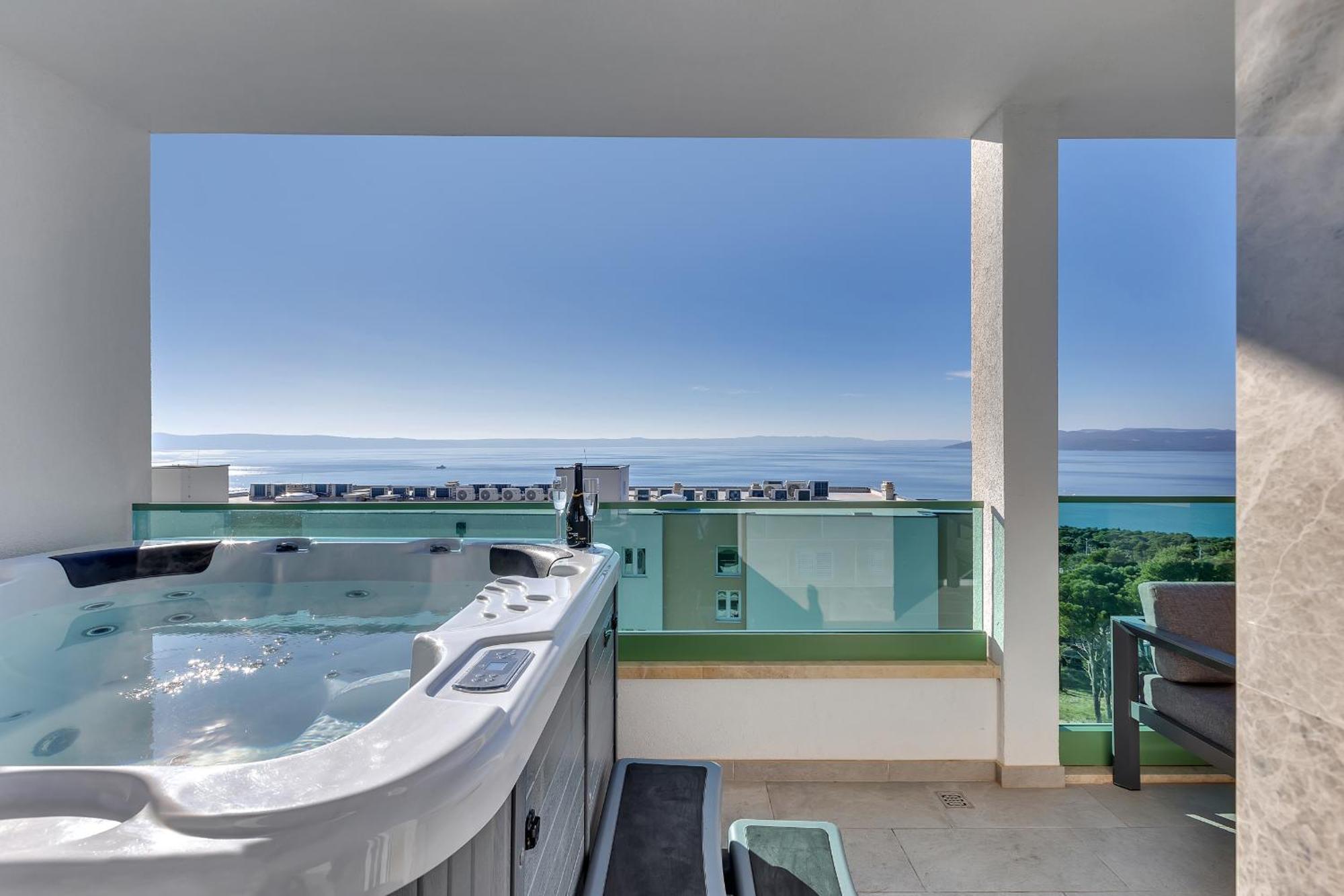 Exclusive Penthouse Big Blue With Private Jacuzzi Apartment Makarska Exterior photo