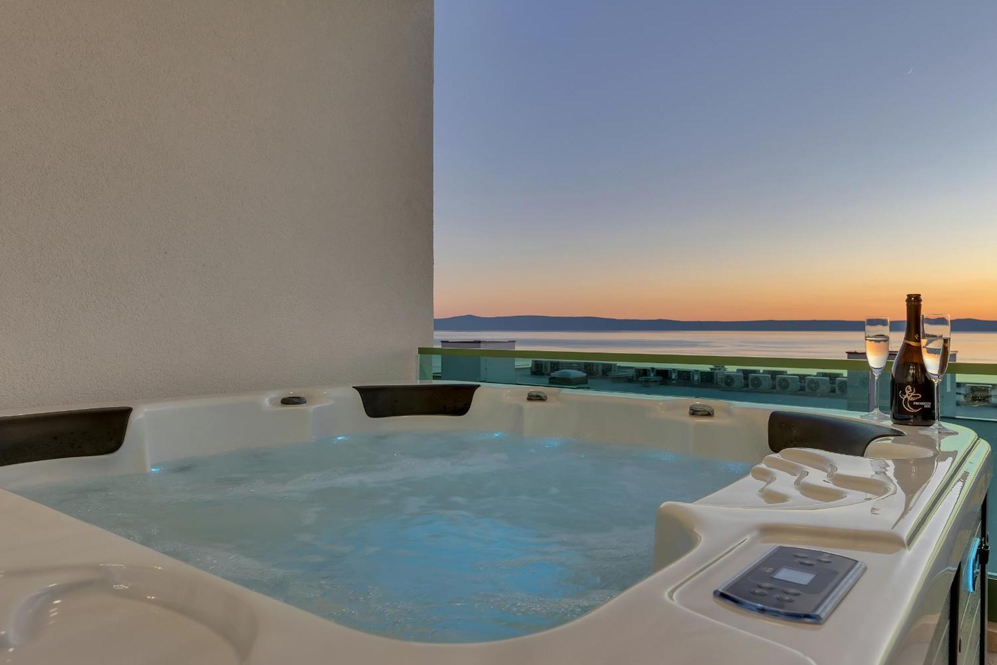 Exclusive Penthouse Big Blue With Private Jacuzzi Apartment Makarska Exterior photo