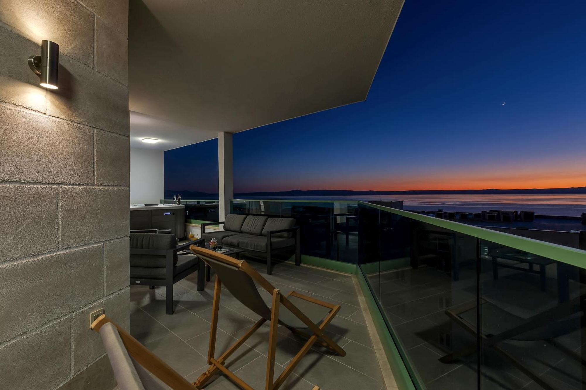 Exclusive Penthouse Big Blue With Private Jacuzzi Apartment Makarska Exterior photo