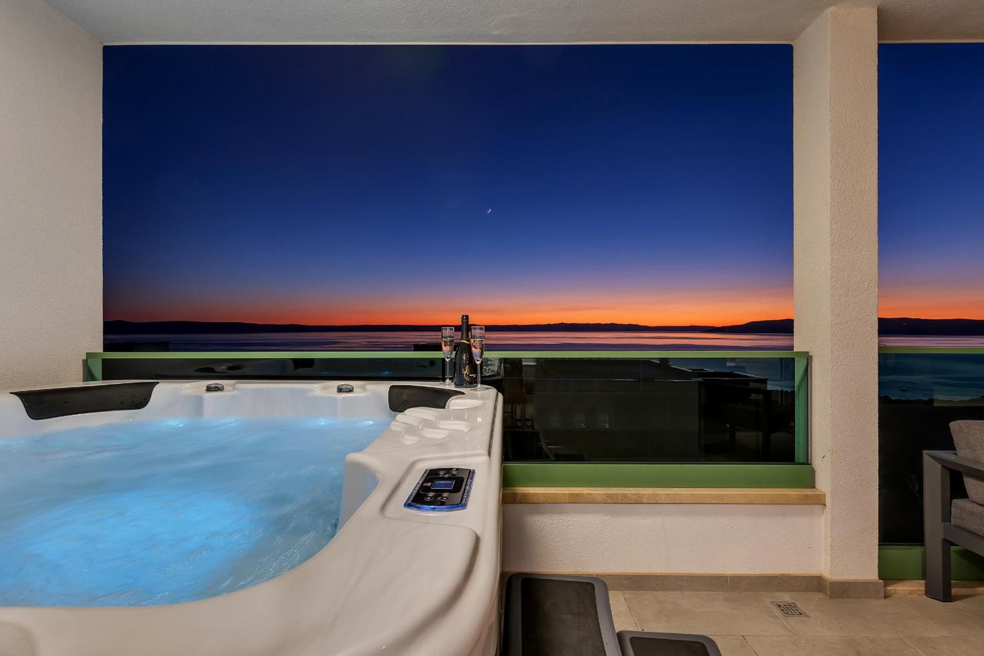 Exclusive Penthouse Big Blue With Private Jacuzzi Apartment Makarska Exterior photo